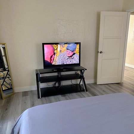 Entire Lovely 3-Bedroom Home W Yard, Parking Chula Vista Exterior foto